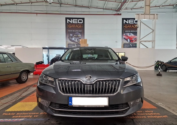 Skoda Superb cena 70900 przebieg: 198445, rok produkcji 2016 z Warszawa małe 781